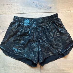 Lululemon hottie hot shorts. Black with pretty metallic design. Sz 6. 4” inseam